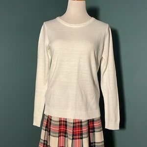 Ye Mak light weight White Sweater